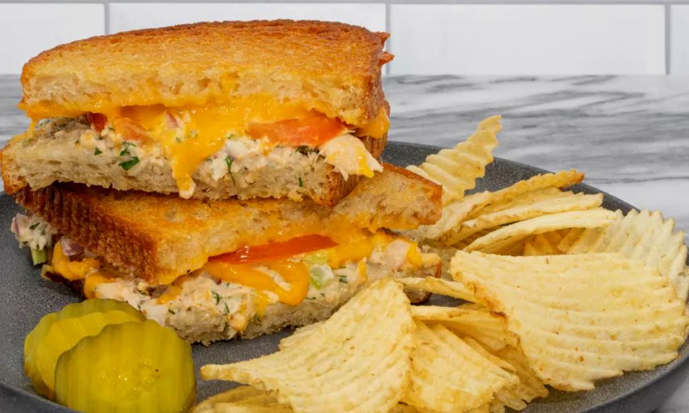 Sándwich de atún y queso fundido